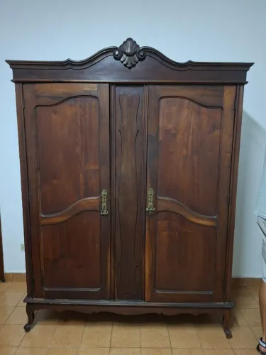 Guarda roupas antigo - Apenas retirada.