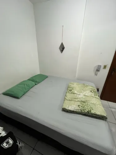 VENDE-SE CAMA E COLCHÃO QUEEN