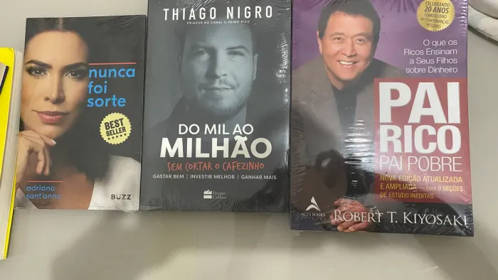 Qualquer livro 10,00 (novo)