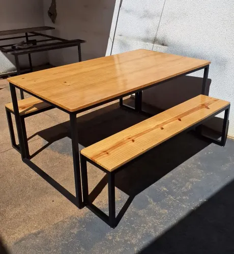 Mesa e bancos estilo industrial | Ferro e Madeira