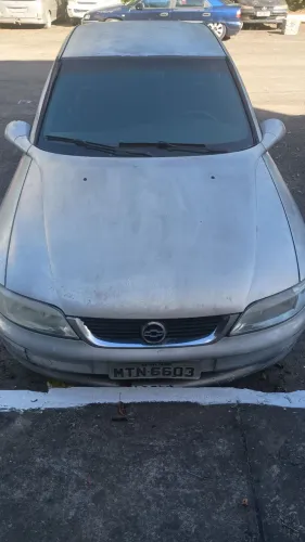 Chevrolet Vectra CD 2.2 16V / 2.0 16V Mec./aut. 2001
