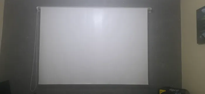 Tela retrátil para projetor