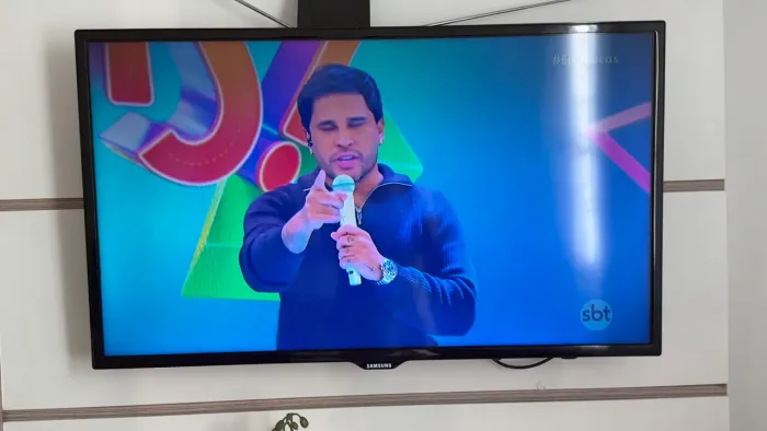 Televisão para retirar peças