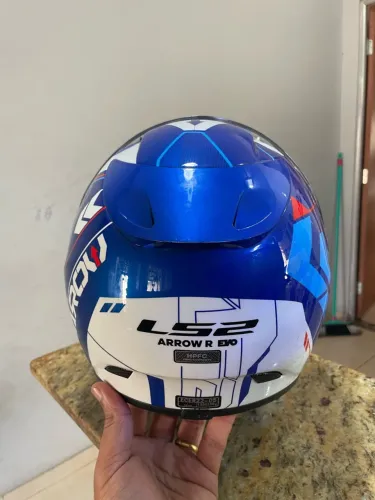 Vendo Capacete LS2 Arrow tricomposto -TAM 60.