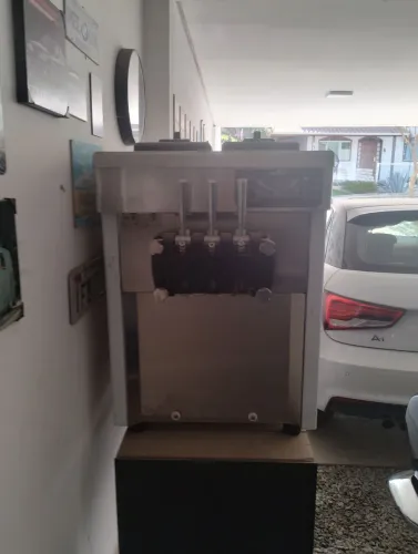 Máquina de sorvete + balcão