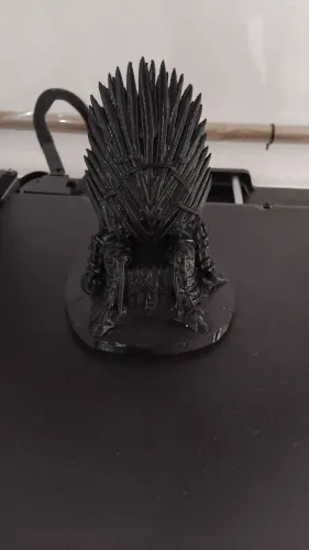 TRONO DE FERRO