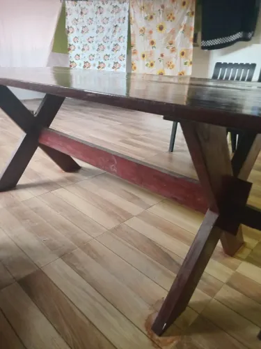 Mesa rústica resinada