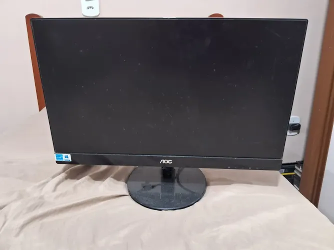 Monitor AOC VGA.