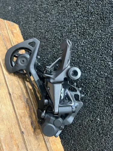 Câmbio Shimano XT 8100 de 12 V