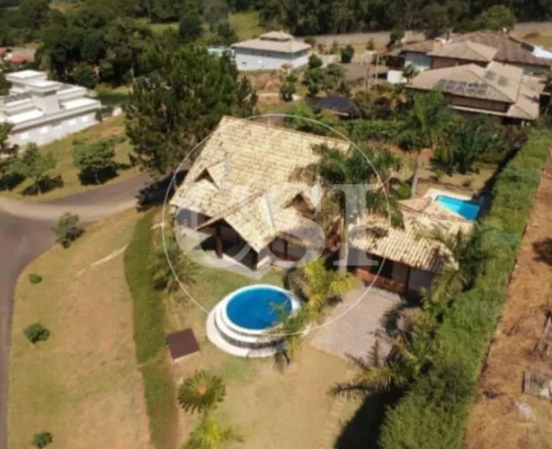 Casa com 4 Quartos e 4 banheiros à Venda, 460 m² por R$ 1.580.000