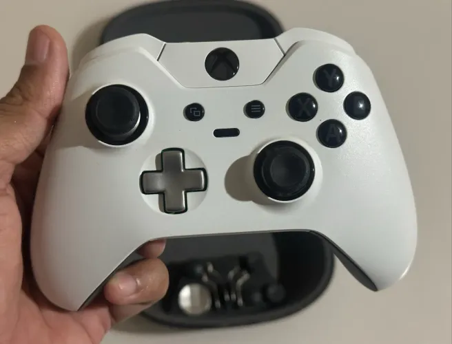 Controle Microsoft Xbox Elite Cor branco