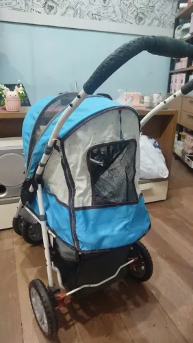 Carrinho de passeio para Pets com 3 rodas da marca Ibiyaya