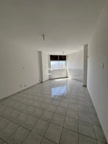 VENDE SE APARTAMENTO NA PRAIA DO MEIO