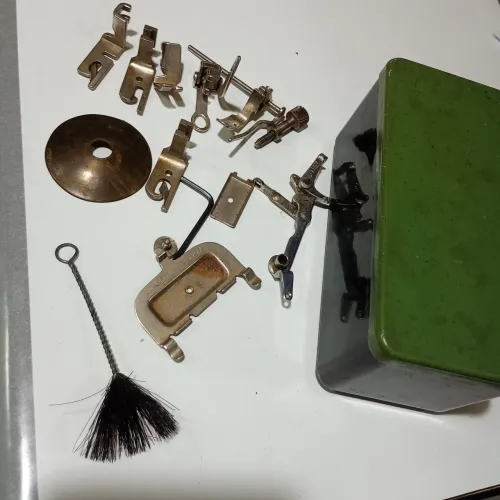 Caixa antiga acessórios máquina de costura