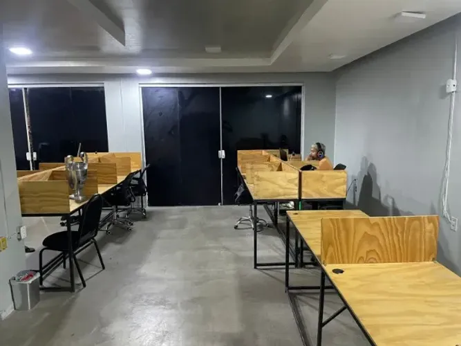 OPORTUNIDADE - MESA DE ESCRITÓRIO
