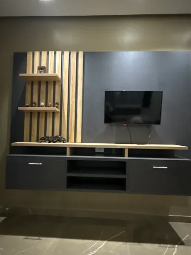 Painel planejado de ótima qualidade + tb smart 32 polegadas semi novos.
