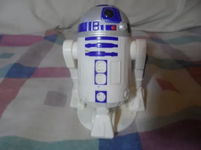 Boneco do R2D2 Star Wars do McDonalds 2021