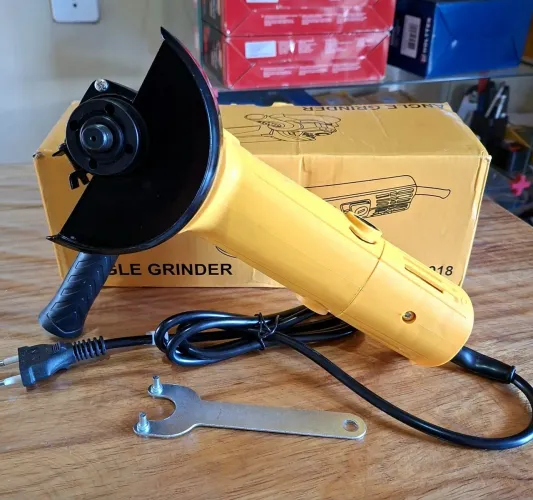 Esmerilhadeira Angular com 1000W de potência produto Novo