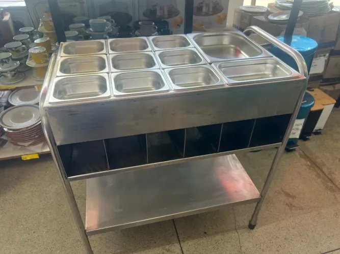 Ilha de alimentos com repartimento