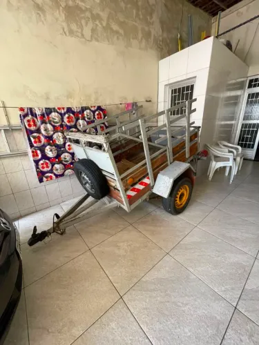 Carrocinha emplacada 2026 toda em dias três pneus novos