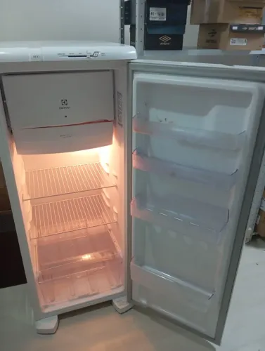 Geladeira semi nova