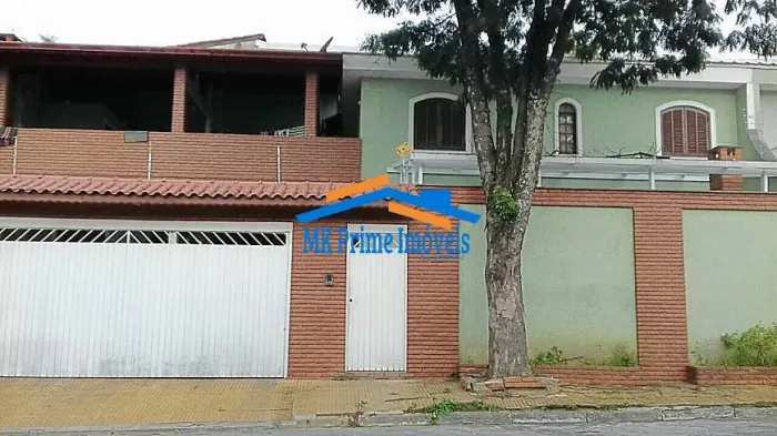 Casa com 4 Quartos e 4 banheiros à Venda, 240 m²