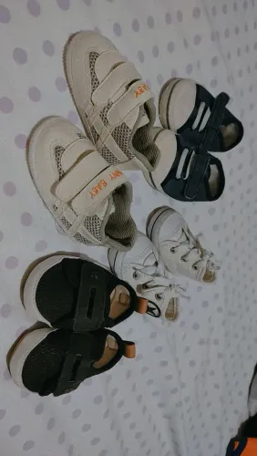 Vendo tênis de bebê menino tem tamanho 1/2 e 13/14