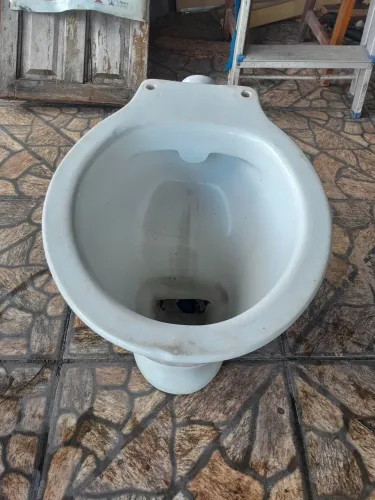 Vaso sanitário com pia Nao esta novo mas bom pra uso blz