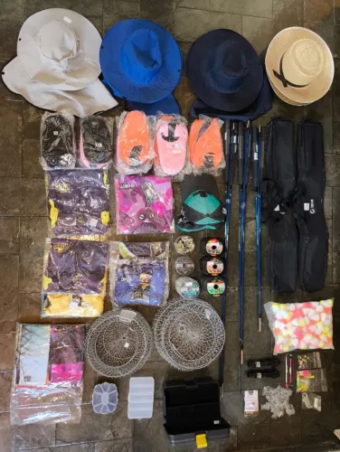 Lote de itens para pesca