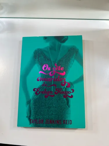 Livro Os Sete Maridos de Evelyn Hugo - Taylor Jenkins Reid