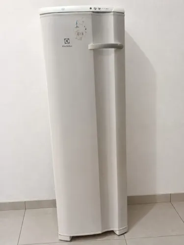 Freezer vertical Electrolux