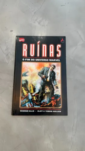 HQ Ruínas: O Fim do Universo Marvel - Edição Encadernada (Mythos Editora)