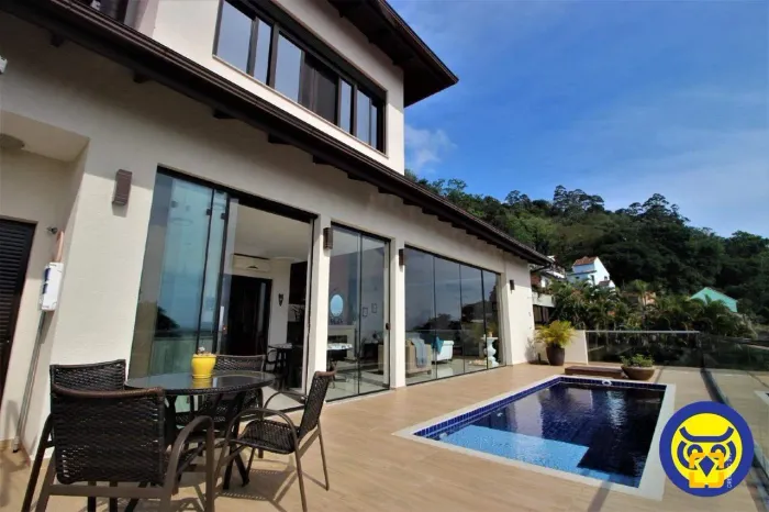 Casa residencial 4 quartos, sendo 3 suítes, piscina, potencial comercial, Centro, Florianó