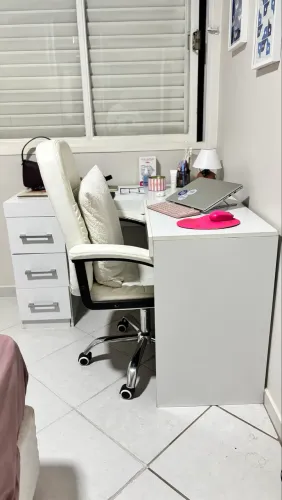 Mesa escritório com gavetas - Cor branca