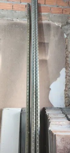 Colunas 3m altura L2 chapa 14 reforcada tenho  40 pcs a pronta entrega 
