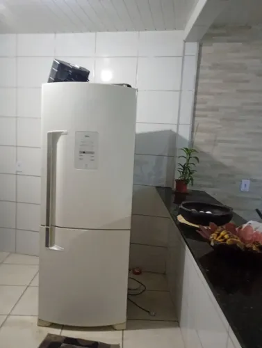 Geladeira com frise em baixo 500 reais 