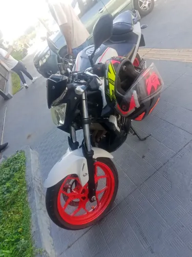 Moto MT 03