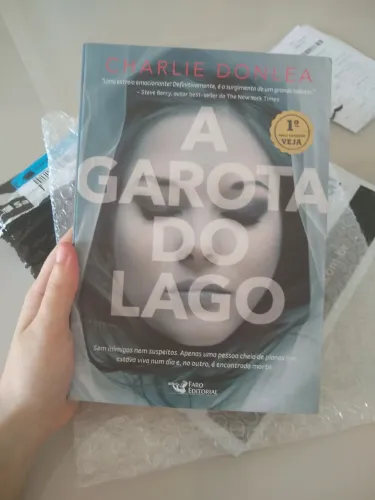 Livro A Garota do Lago Novo Lacrado