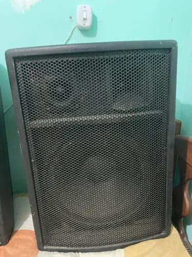Caixa de som amplificada