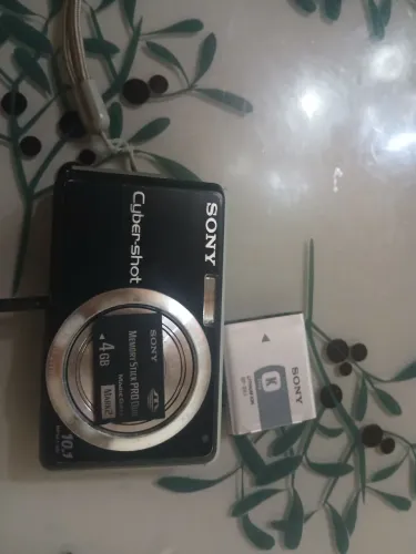 Câmera da Sony original com carregador, bateria e cartão de 4g tudo original da Sony.