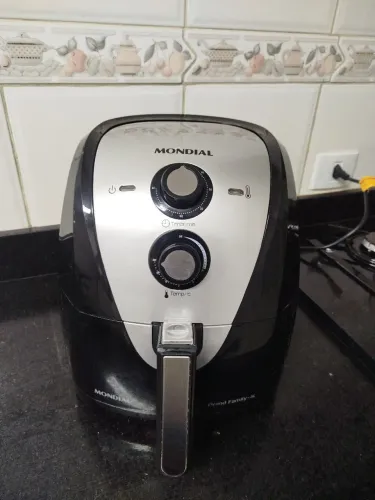 Fritadeira elétrica sem oleo/Air Friier Mondial Grande Family 5L