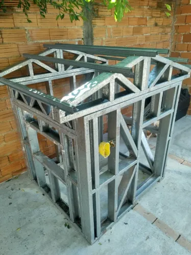 Casinha em steel para (lazer) crianças e ou animais cachorros