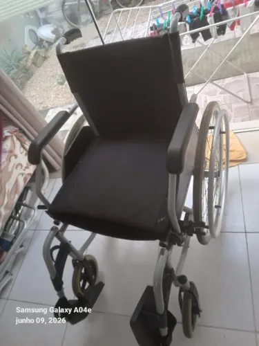 cadeira de rodas e caminhador