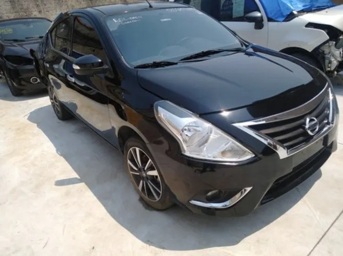 Sucatas de Versa 2014 e 2019 disponíveis para retirada de peças