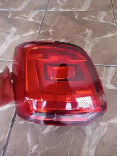 Lanterna traseira esquerda Volkswagen Polo (6c0 945 095 F)