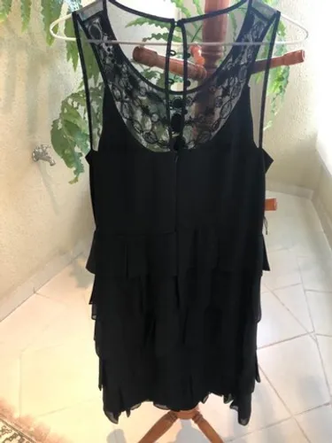 Vestido preto bordado - tamanho 14 novo
