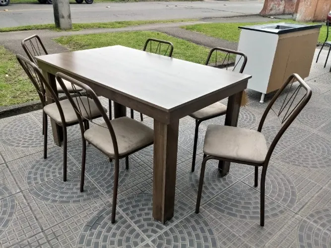 Mesa nova, com 6 cadeiras parcelamos no cartão