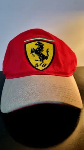 Boné Ferrari original vermelho 