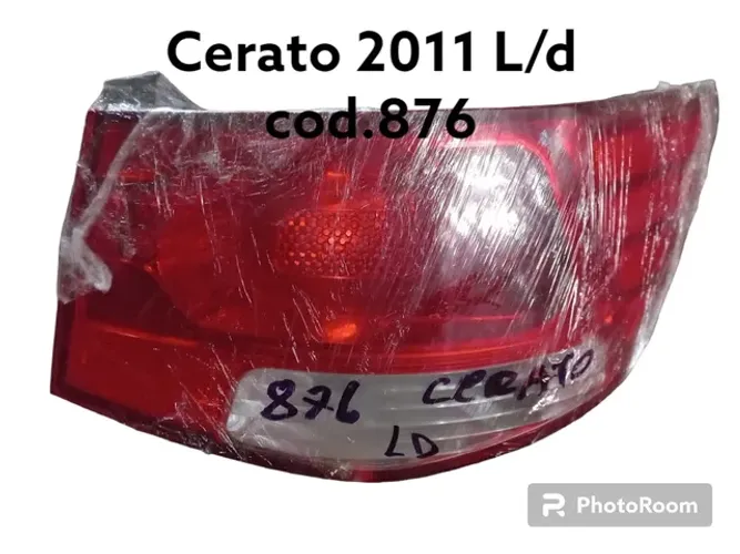 Lanterna direita cerato 2011