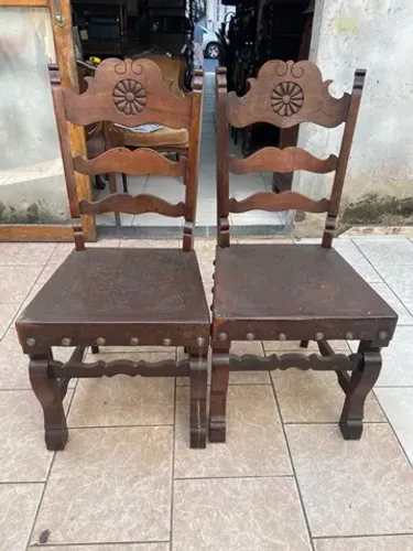 Par de Cadeiras Rústicas em Jacarandá 